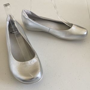 Earth Silver Slide-On Shoes Flats 8